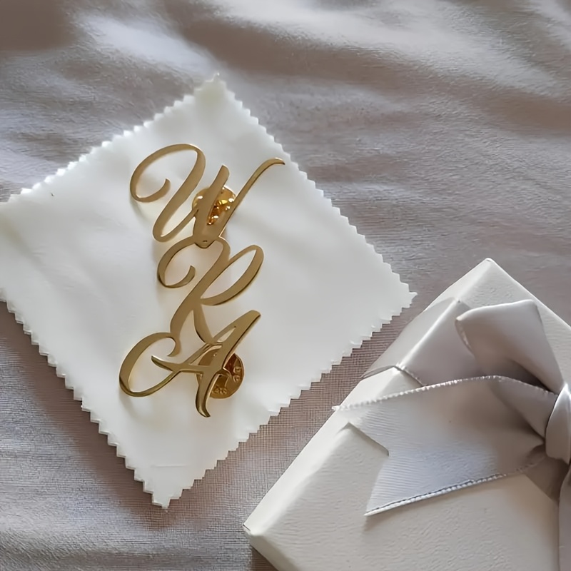 Özel Monogram İlk Adı Paslanma - Tuxedo Lapel Pin incelemesi ve fiyatı